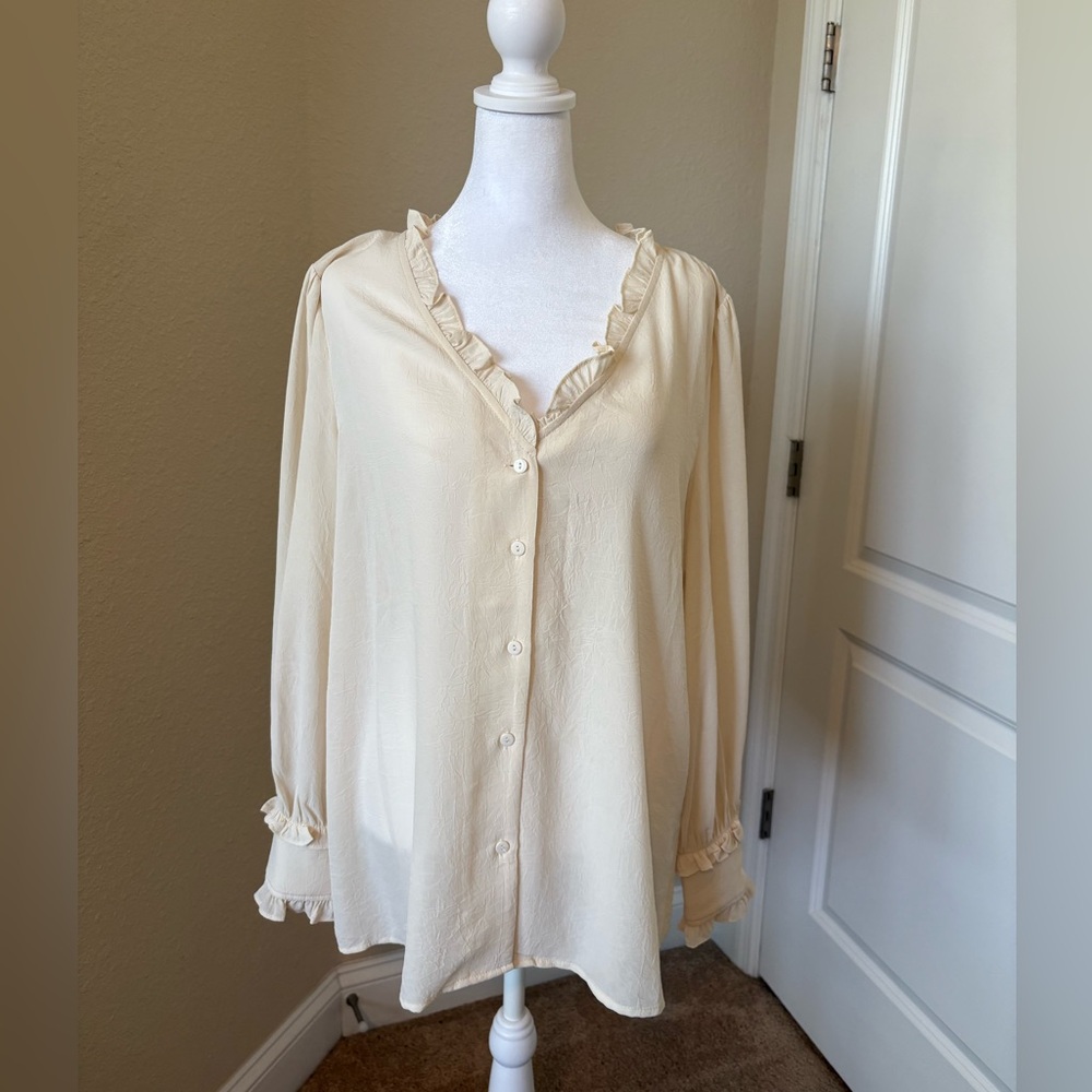 Doe and Rae cream ruffle blouse - size large